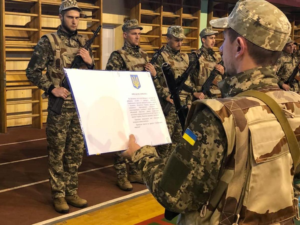 De pe terenul de fotbal, direct pe front! » 14 jucători şi antrenori ai clubului s-au înrolat în armata ucraineană