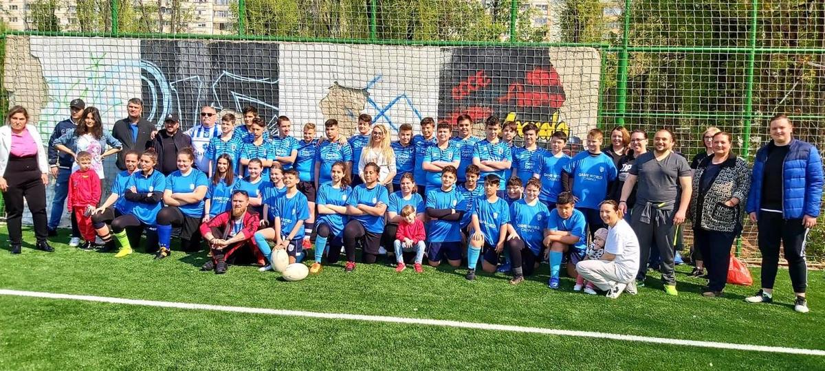 Cu svastica pe fundal în poze cu copii publicate de CSM București
