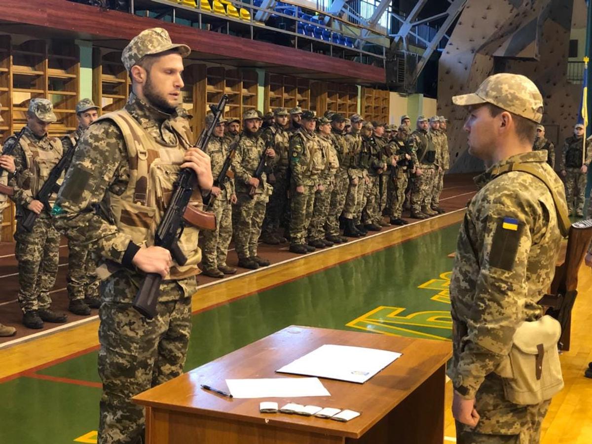 14 jucători şi antrenori ai echipei Prikarpattia s-au înrolat în armata ucraineană