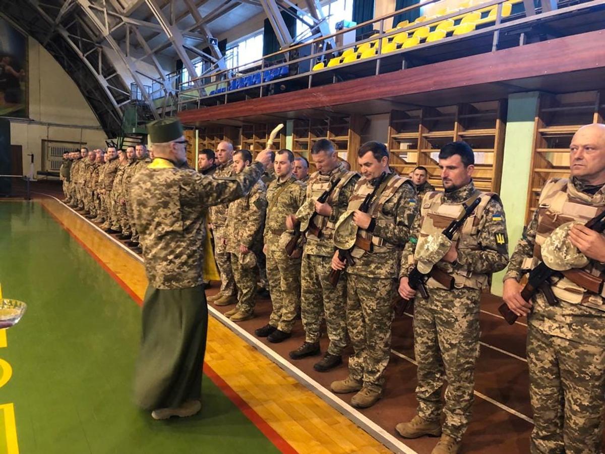 De pe terenul de fotbal, direct pe front! » 14 jucători şi antrenori ai clubului s-au înrolat în armata ucraineană