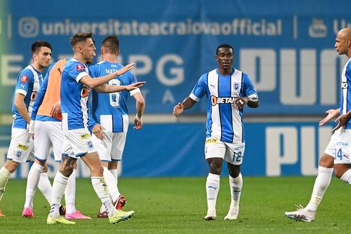 Alexandru Cîmpanu, execuție magnifică pentru 1-1 în CSU Craiova - Rapid. Foto: Imago Images