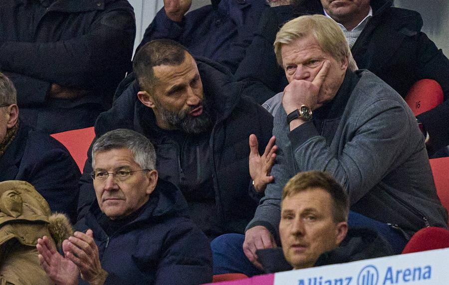 Managerul Hasan Salihamidzic (stânga) și Oliver Kahn. Foto: Imago Images Șefii visează la remontada cu City, deși echipa are argumente „subțiri” » Cum s-a dezintegrat mașina de fotbal a lui Bayern