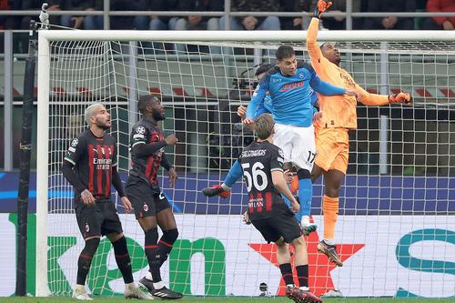 Ultrașii lui Napoli, atac oribil împotriva lui Theo Hernandez. Foto: Imago Images