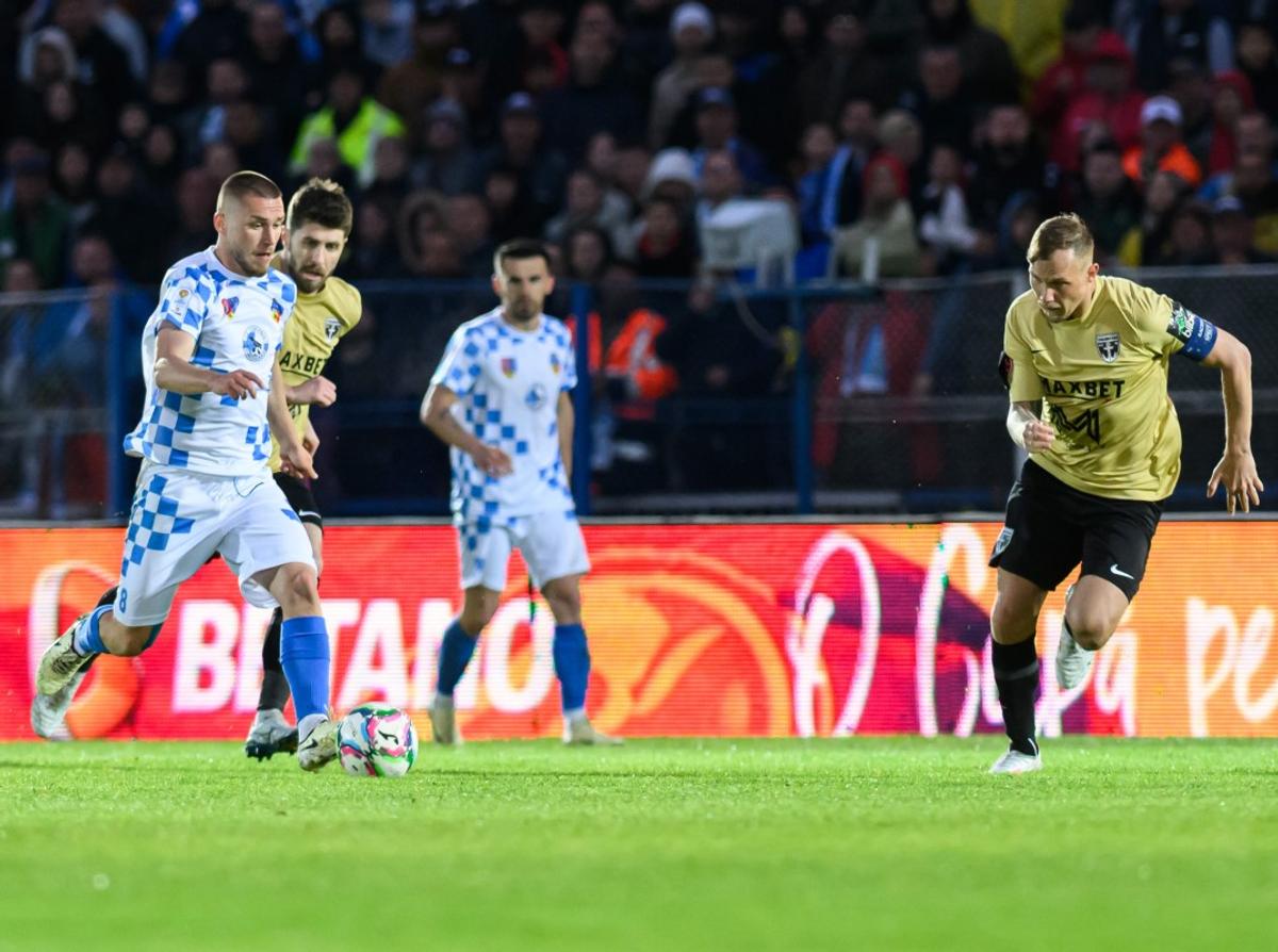 Corvinul Hunedoara - FC Voluntari, semifinala Cupei României // FOTO: Iosif Vajnar / sportpictures.eu