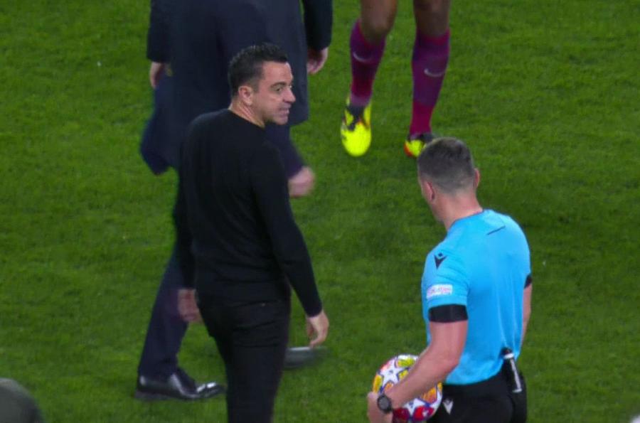 Xavi a trecut cu greu peste deciziile de arbitraj luate de Istvan Kovacs în Barcelona - PSG Xavi s-a dus GLONȚ la Istvan Kovacs imediat după Barcelona - PSG și l-a desființat: „Un dezastru, nu putem să tăcem”
