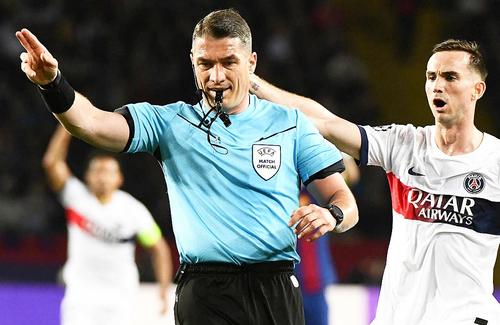 Istvan Kovacs în Barcelona - PSG, foto: Imago