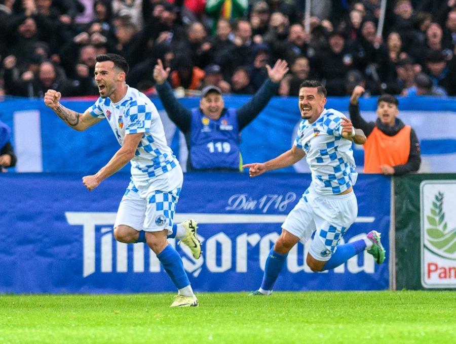 Corvinul Hunedoara - FC Voluntari, semifinala Cupei României // FOTO: Iosif Vajnar / sportpictures.eu Corvinul și pasiunea Hunedoarei postindustriale