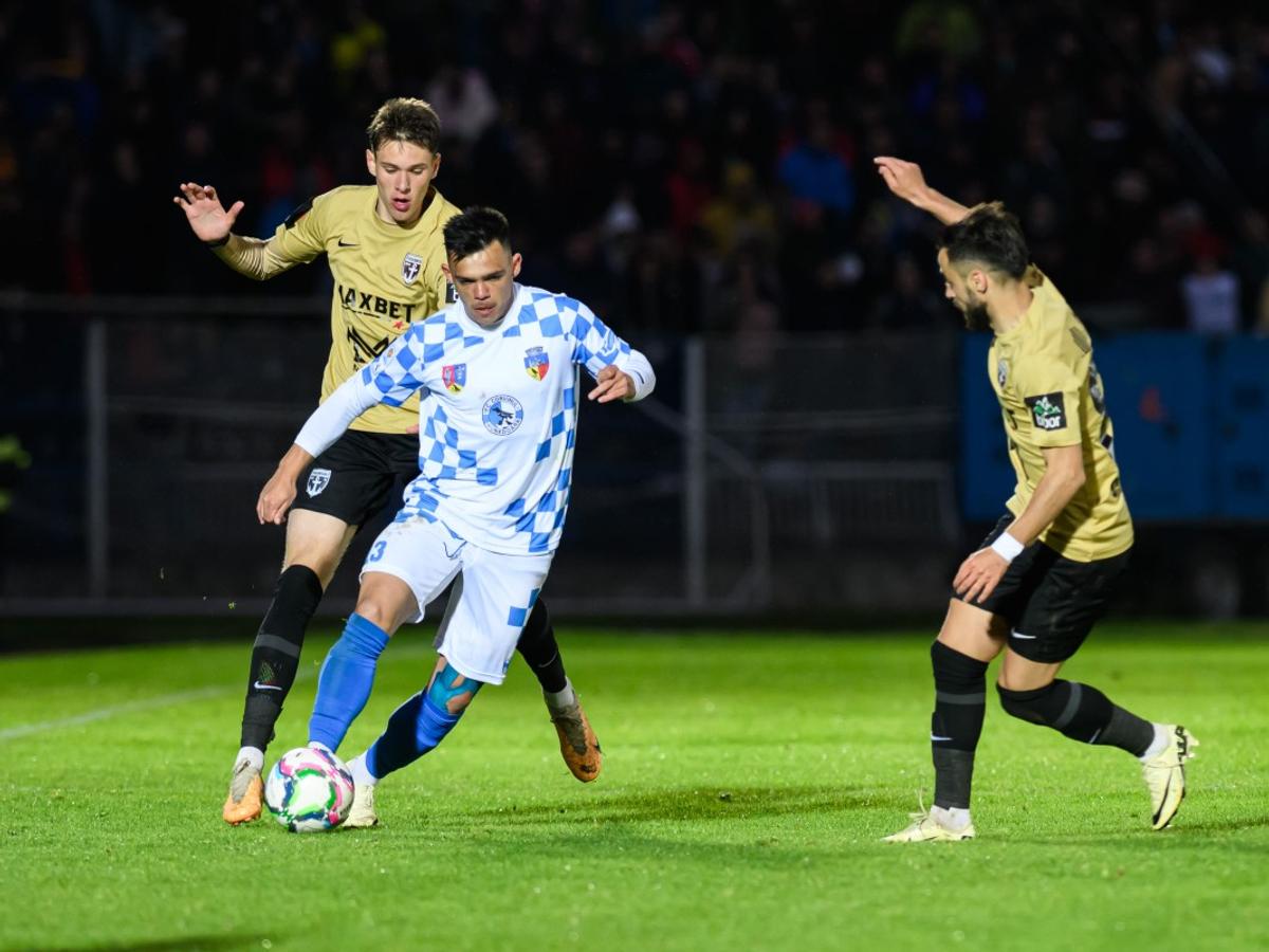 Corvinul Hunedoara - FC Voluntari, semifinala Cupei României // FOTO: Iosif Vajnar / sportpictures.eu