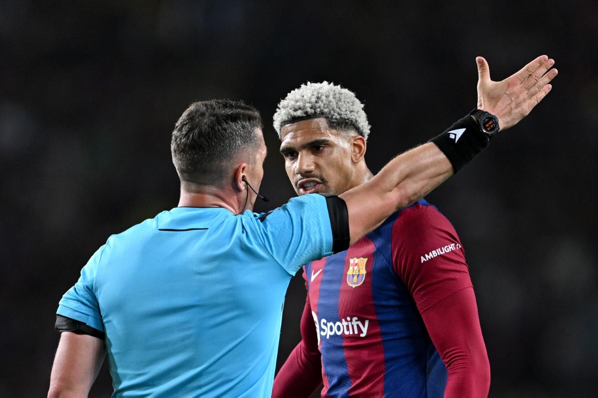 Faza la care Istvan Kovacs a scos cartonașul roșu în Barcelona - PSG