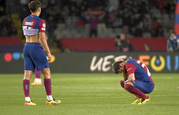 Ruptură în vestiarul Barcelonei » Titularul lui Xavi l-a făcut praf pe Araujo în fața camerelor TV!