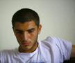 În vara lui 2008, la câteva zile după accidentare, o echipă a Gazetei l-a vizitat pe Monel Cârstoiu la Pitești. Înconjurat de familie, fotbalistul avea piciorul imobilizat, iar durerile nu-i dădeau pace / Sursă foto: Arhivă GSP