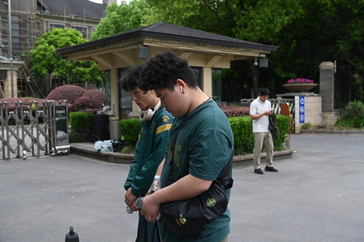 Omagiu adus post-mortem lui Aaron Boupendza în Zhejiang, China // foto: Imago Images