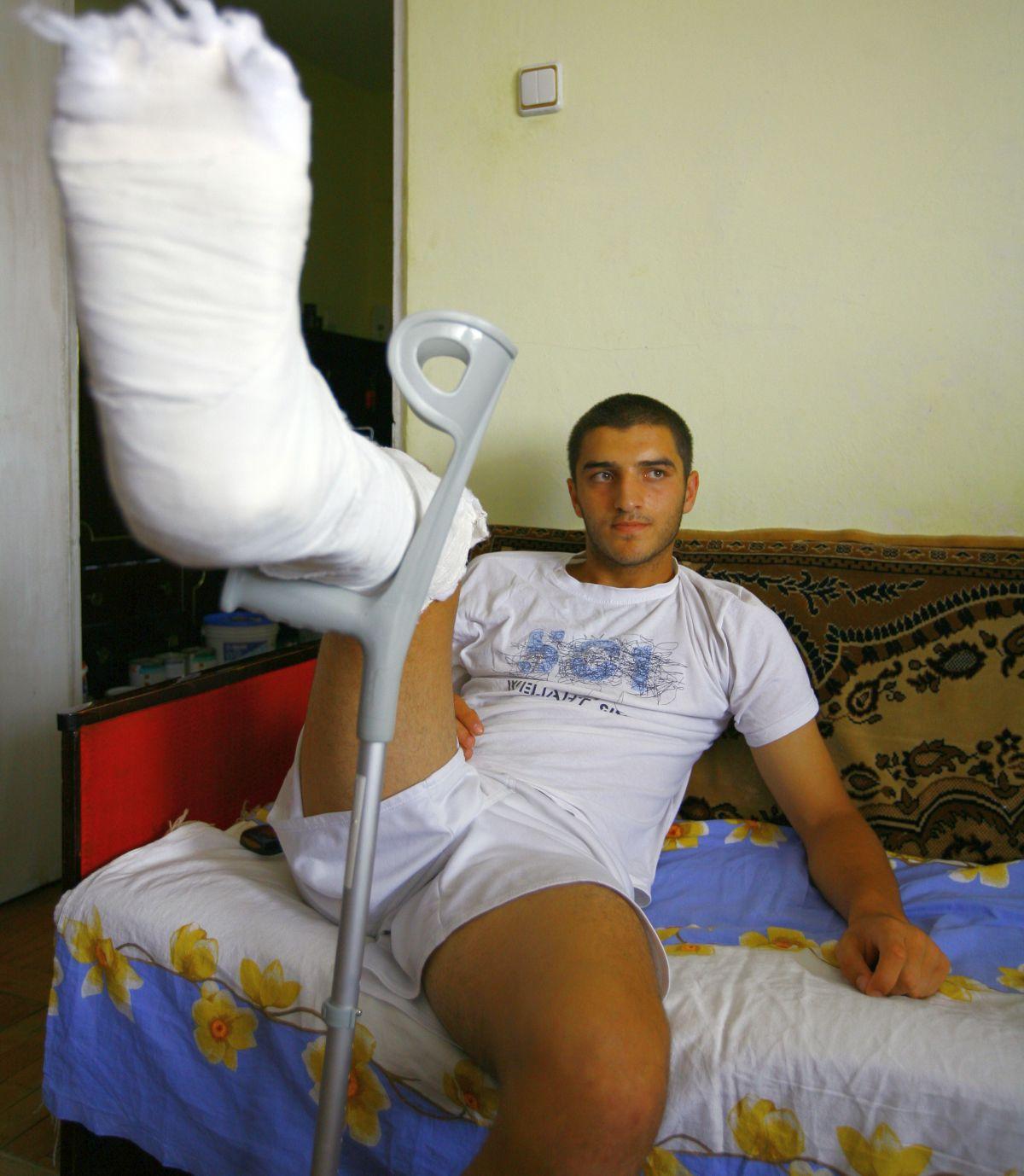 Monel Cârstoiu - imagini cu fostul mijlocaș al Argeșului, accidentat grav de Alex Pițurcă în 2008