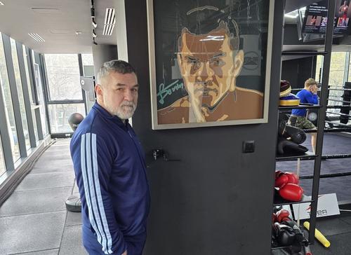 Leonard Doroftei, în clubul lui de box Foto: Marius Mărgărit