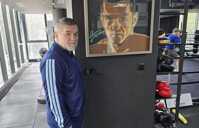 Leonard Doroftei nu iese din sala de box, chiar dacă abia a devenit bunic: „Îi «rup» la pregătire, dar le place, nu vor să plece”