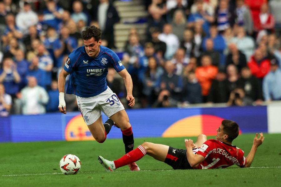 Înainte de a-și găsi echipă după despărțirea de Rangers, Ianis Hagi e cu ochii pe naționala U19 a României / Foto: Imago Images Ianis Hagi, mesaj de suflet pentru puștii din naționala U19, înainte de semifinala cu Olanda de la Euro: „Toată țara îi susține!”