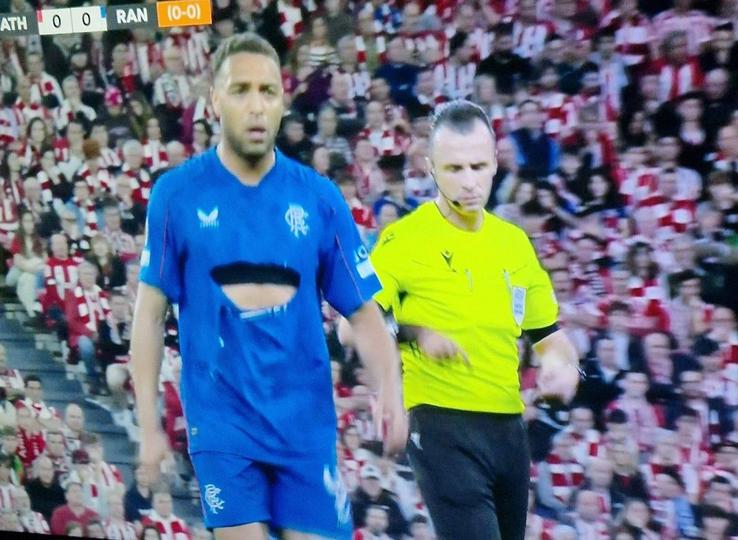 Cyriel Dessers, cu tricoul rupt în Athletic Bilbao - Rangers