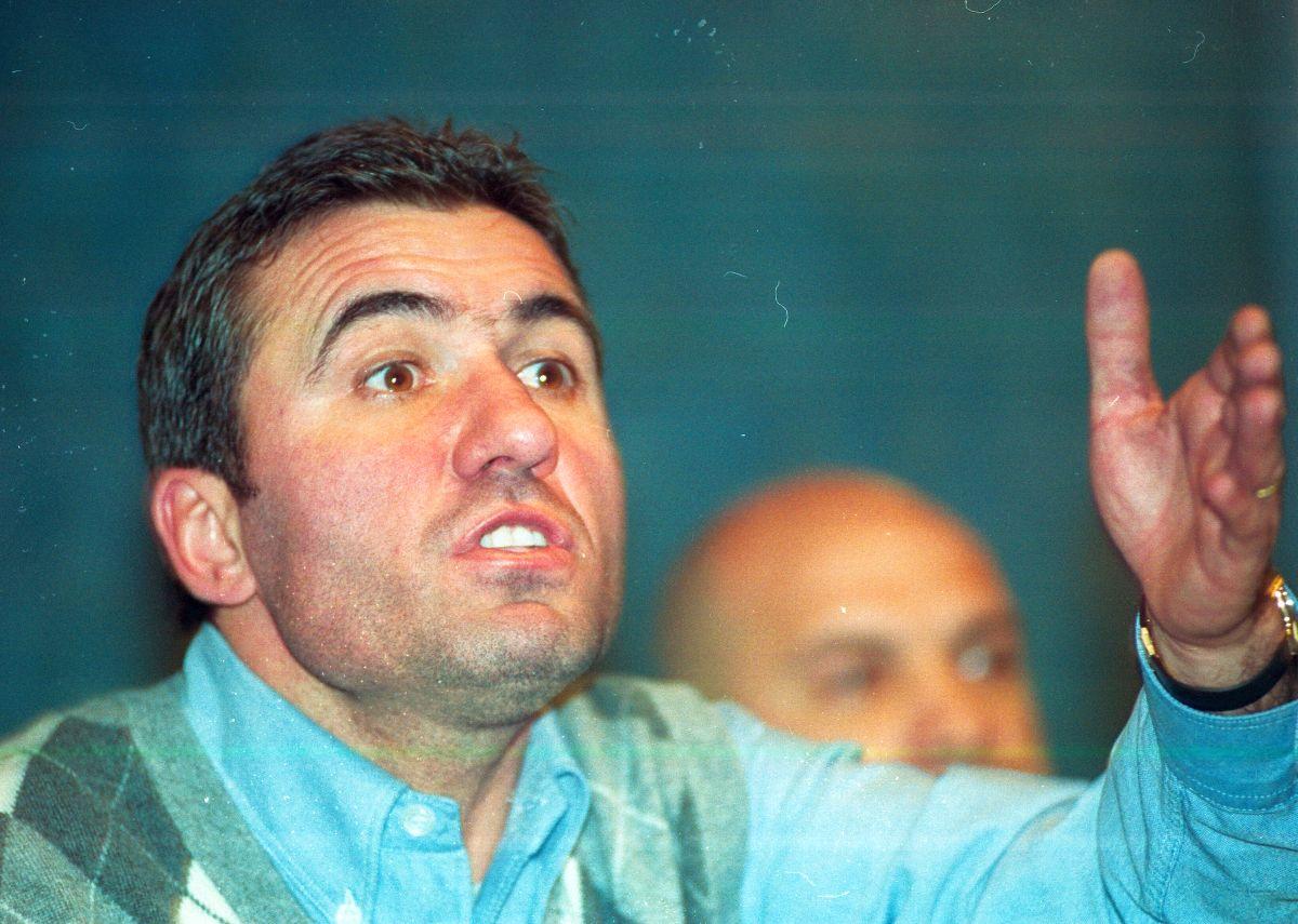 Conferința cu cântec a lui Gică Hagi din 2001, după dezastrul cu Slovenia + paginile Gazetei Sporturilor