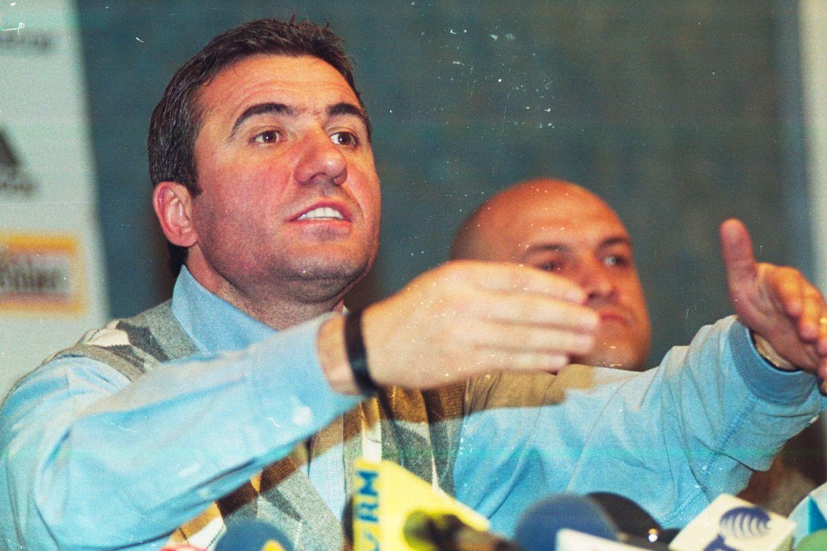 Conferința cu cântec a lui Gică Hagi din 2001, după dezastrul cu Slovenia + paginile Gazetei Sporturilor
