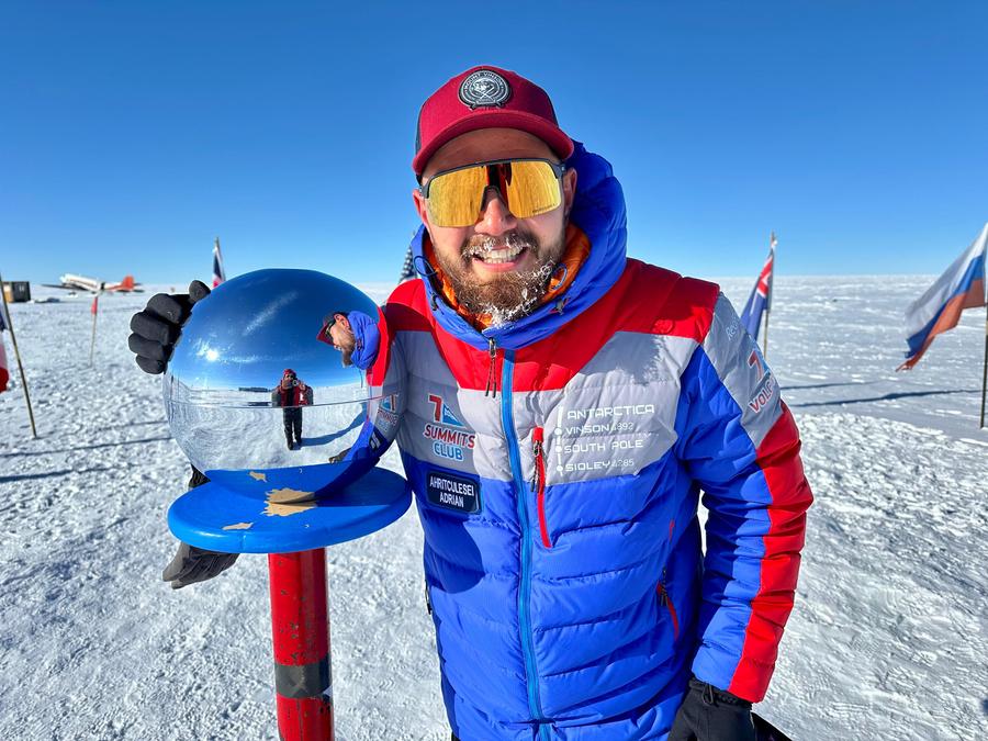 Poveștile dramatice ale alpinistului Adrian Ahrițculesei » Întâlnirea cu moartea la 8.000 de metri: „Am trecut pe lângă șapte-opt cadavre. Unul avea echipament ca al meu...”