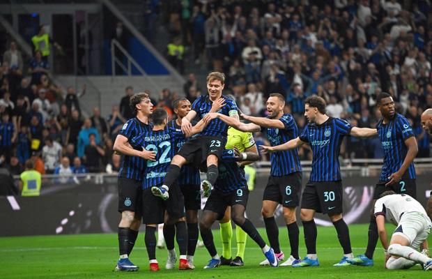 Au pus șampania la rece: Inter a „demolat-o” și pe Cagliari » Cristi Chivu e tot mai aproape de titlu în Serie A