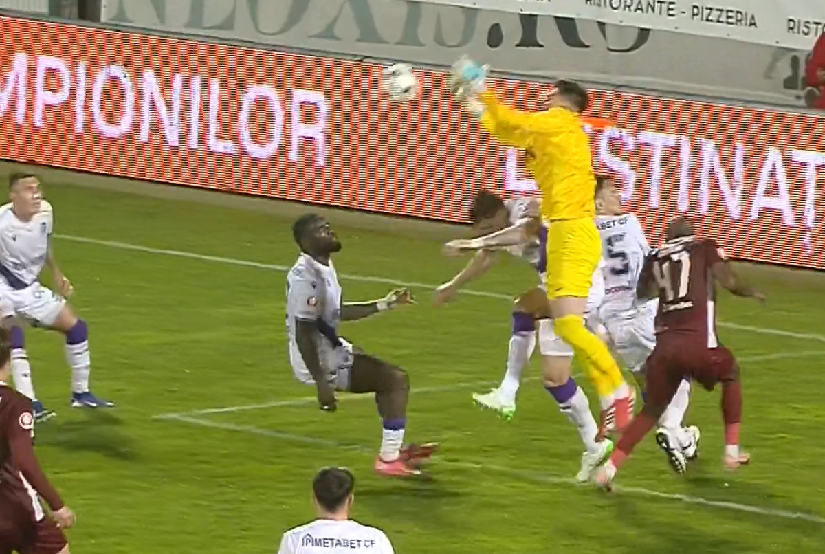 Fază ciudată la FC Argeș - CFR Cluj, cu Istvan Kovacs în prim-plan: „De ce mai dai cartonaș galben?”