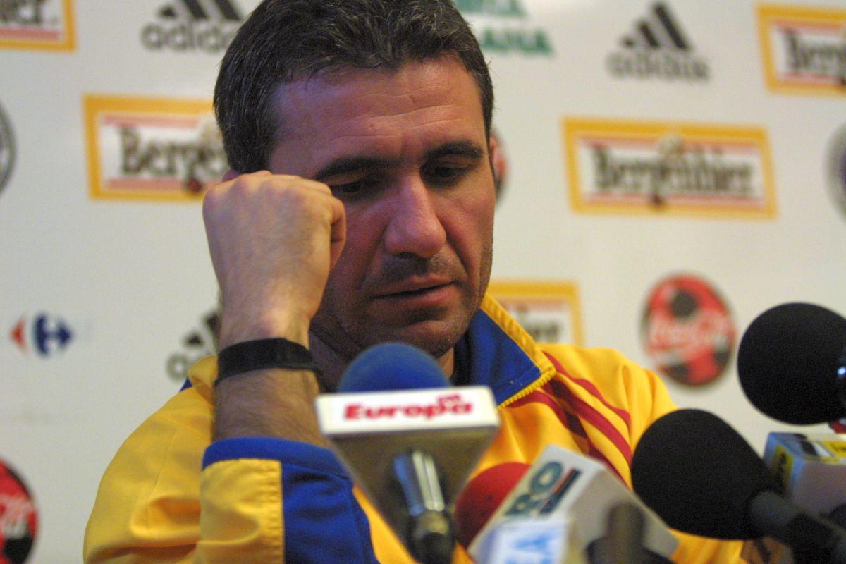 Conferința cu cântec a lui Gică Hagi din 2001, după dezastrul cu Slovenia + paginile Gazetei Sporturilor