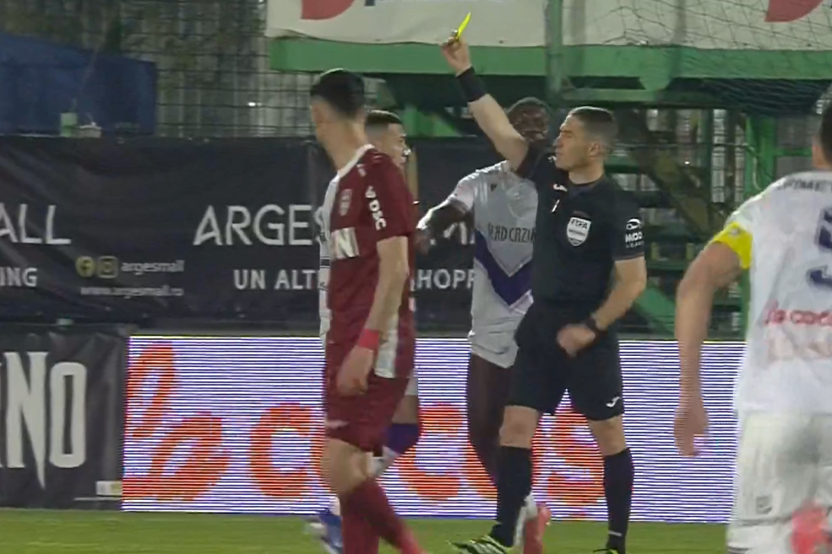 Fază ciudată la FC Argeș - CFR Cluj, cu Istvan Kovacs în prim-plan: „De ce mai dai cartonaș galben?”