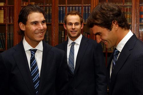 Andy Roddick (mijloc) a vorbit despre Roger Federer (dreapta) / foto: Getty Images