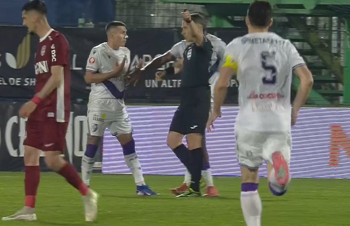 Fază ciudată la FC Argeș - CFR Cluj, cu Istvan Kovacs în prim-plan: „De ce mai dai cartonaș galben?”