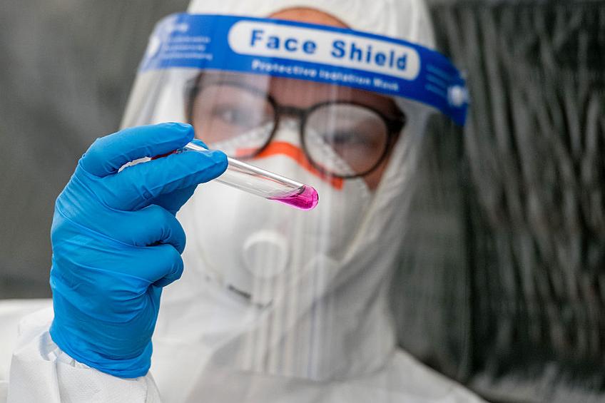 Medicii din întreaga lume luptă contra pandemiei de COVID-19 // Guliver/GettyImages