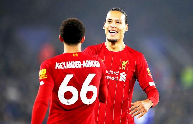 Cum s-a făcut de râs Van Dijk, donând fostului club o sumă mai mică decât cea donată de Nicolae Stanciu lui Dinamo!