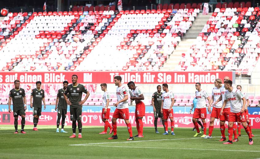 O parte din tribunele stadionului lui Koln a fost ocupată de tricouri și jucării de pluș // Sursă foto: Getty