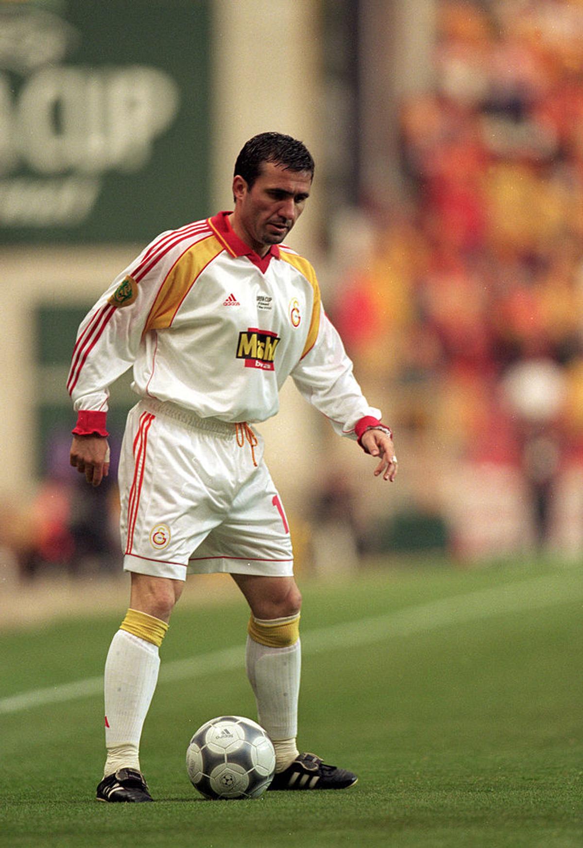 Imagini memorabile » 25 de ani de când „Regele” Hagi semna cu Galatasaray! Turcii au marcat momentul cu un video special
