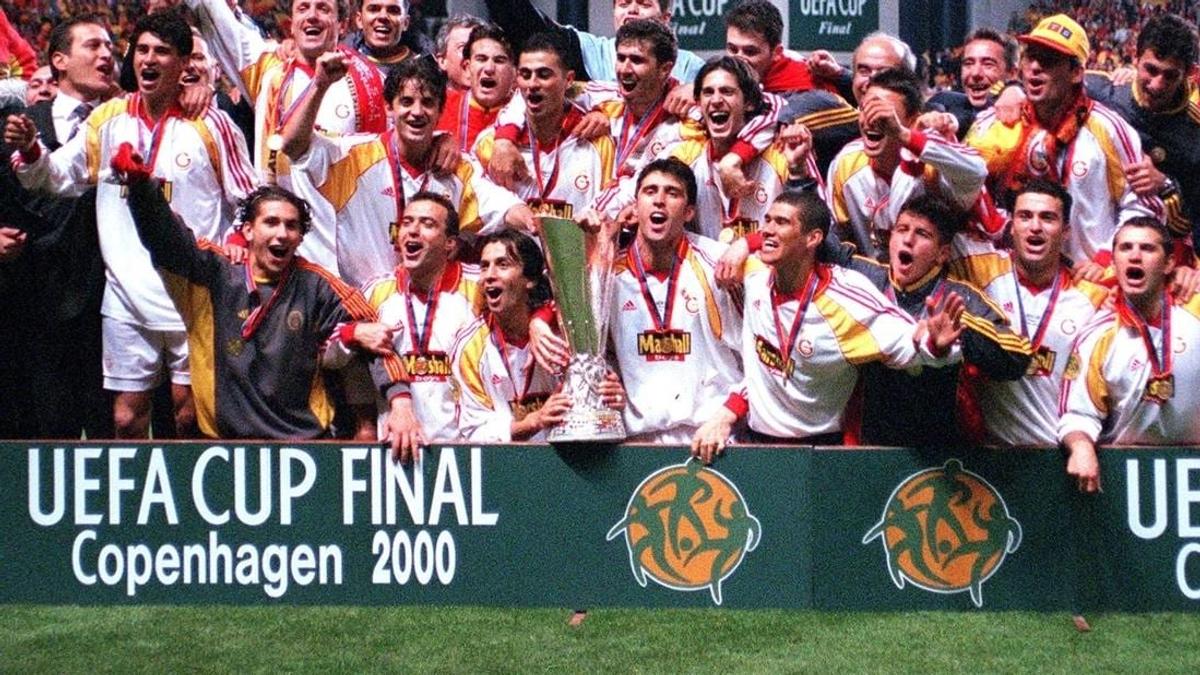 FOTO Hagi și Popescu Cupa UEFA 2000 Galatasaray - Arsenal finala