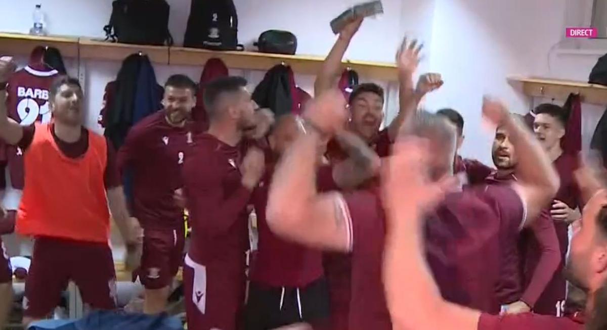 Rapid sărbătorește promovarea în Liga 1! Imagini senzaționale din vestiar, chiar înaintea meciului cu FC U Craiova