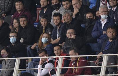 Oamenii de fotbal s-au înghesuit, la propriu, la Rapid - FC U Craiova! Mircea și Răzvan Lucescu, în centrul atenției