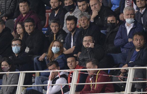 Oamenii de fotbal s-au înghesuit, la propriu, la Rapid - FC U Craiova! Mircea și Răzvan Lucescu, în centrul atenției