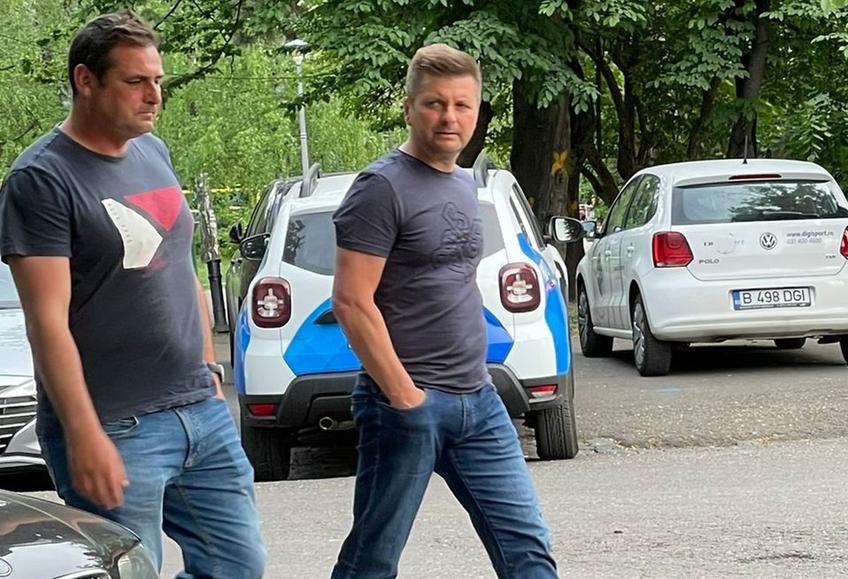 „câinii” au acceptat invitația la dineul organizat de Nicolae Badea, omul care le cere despăgubiri de 1 milion de euro și care le-a interzis folosirea siglei.