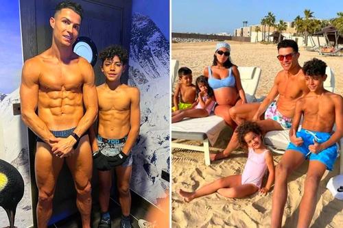Cristiano Ronaldo și fiul său, Cristiano jr
Foto: the sun