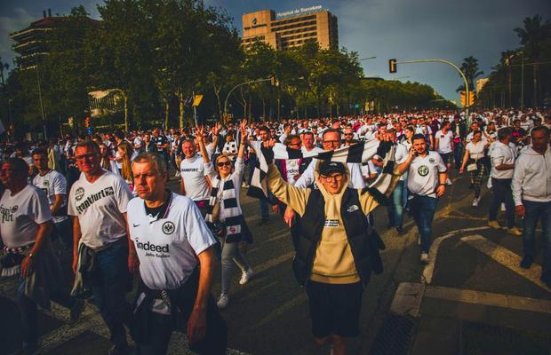 Iau cu asalt Sevilla » Peste 150.000 de suporteri fac deplasarea pentru Frankfurt - Rangers. Gică Hagi va fi prezent și el la finala Europa League