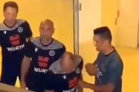 Imaginile cu arbitrul Lahoz și Casemiro au devenit virale: „O rușine pentru arbitrajul spaniol! D-asta nu i-a dat niciodată cartonaș roșu!”