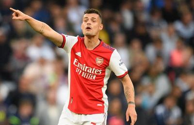 Scandal în vestiarul lui Arsenal: „Dacă n-aveți «ouă», stați acasă!”. Replică: „Ești o rușine!”