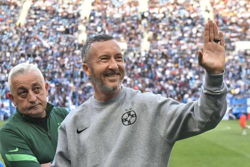 FCSB i-a propus lui Toni Petrea, 47 de ani, să rămână și în sezonul viitor și așteaptă un răspuns până duminică, așa cum GSP.ro a anunțat luni. Mihai Stoica, managerul general al roș-albaștrilor, „simte” că Petrea va accepta să continue la FCSB.