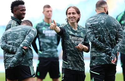 Secretul lui Real Madrid » Unguentul miraculos cu care se dau jucătorii pe tricou înaintea meciurilor. Și e legal!