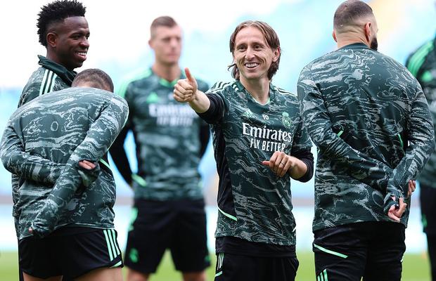 Secretul lui Real Madrid » Unguentul miraculos cu care se dau jucătorii pe tricou înaintea meciurilor. Și e legal!