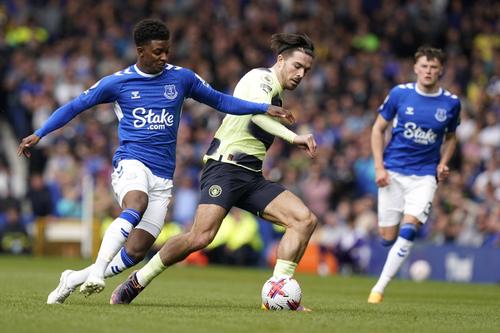 Mai multe cluburi din fotbalul englez, printre care Leeds United, Leicester City, Southampton, Nottingham Forest și Burnley amenință că vor da în judecată formația Everton.
Foto: Imago