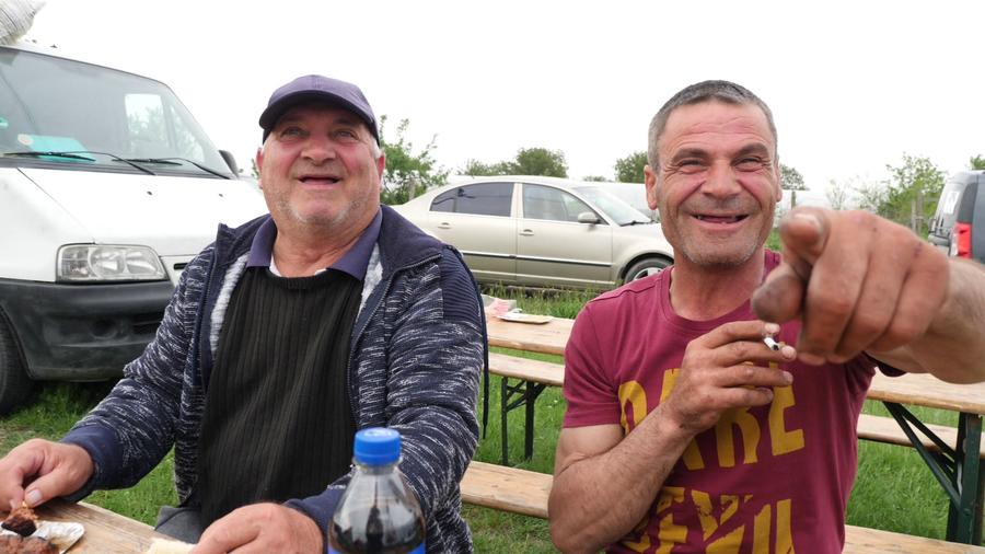 După meci, oamenii s-au strâns să facă Talpan, rezolv-o p-asta! Doi antrenori s-au certat și fiecare și-a înființat echipa lui: „Jandarmeria a venit doar ca să nu li se urce băutura la cap”