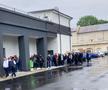 Oamenii au luat cu asalt aplicația de vânzare a biletelor online pentru meciul Chindia - FC Voluntari, de vineri, ora 20:00, dar și casele de bilete ale noului stadion, care se redeschide după 4 ani de așteptare