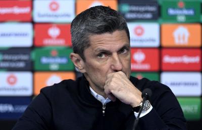 Cine va arbitra Aris - PAOK, meciul care îi poate aduce titlul lui Răzvan Lucescu
